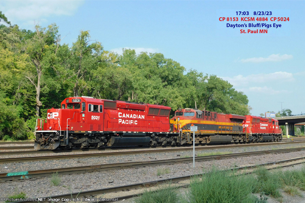 A pair of SD30C-Ecos bookend a transfer trio